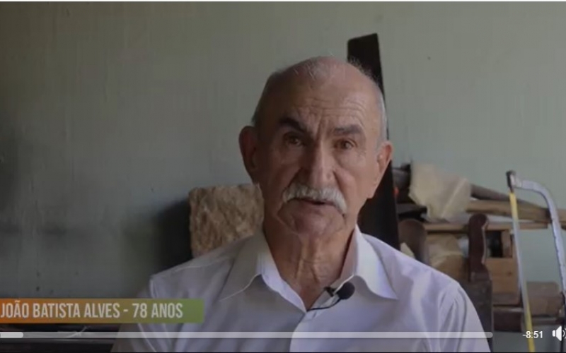 João Batista Alvez, mais conhecido como Senhor João, tem 78 anos, conta com um coração Bandeira-sulense desde que nasceu