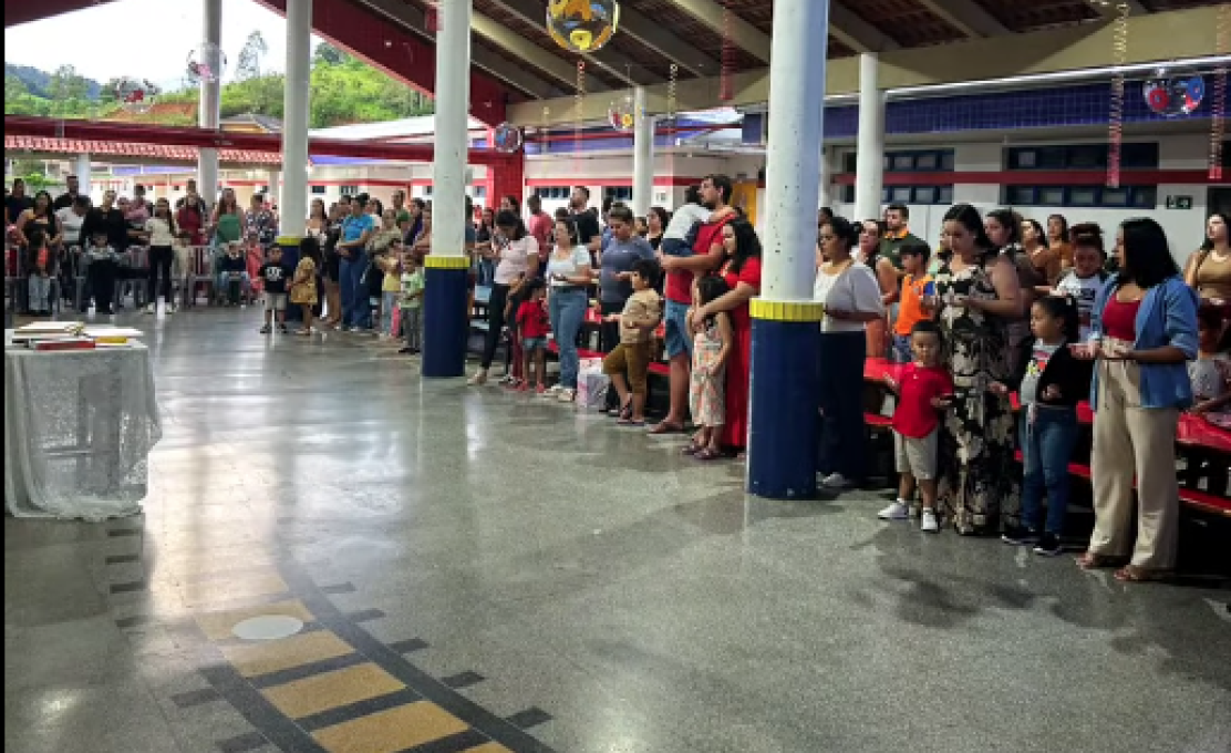 Entrega do Kit de Material Escolar no CMEI Luiz Carlos Viana