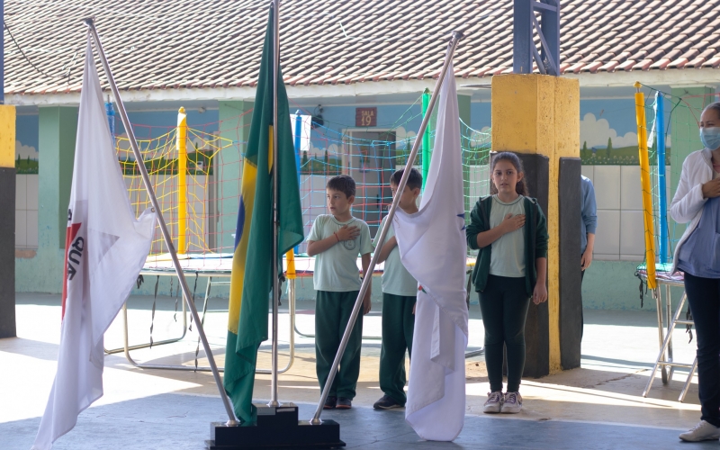 E. M. “Profª Adelaide Muniz da Silva”: uma escola construindo o futuro