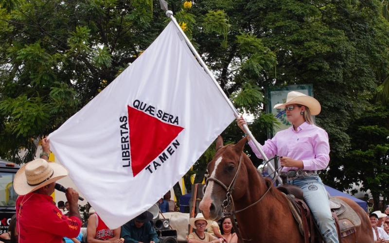 Domingo de Tradição e muita Música em Bandeira do Sul